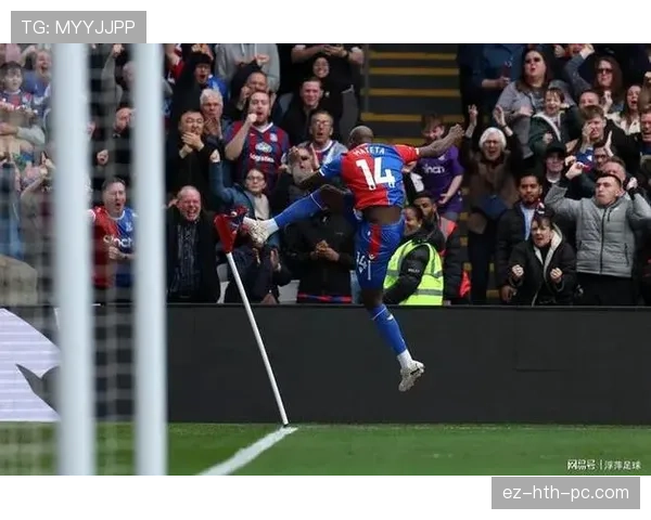 双重触球判罚与后果：何时判定为间接任意球