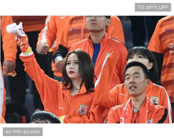 杨瀚森赛场外钱包鼓得跟明星代言似的，球迷直呼太奢了！