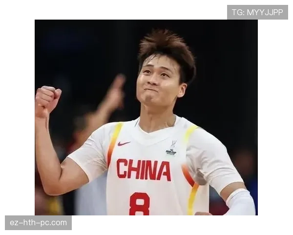 赵睿出门随手背个运动包，里面东西看着就比我半年工资还贵